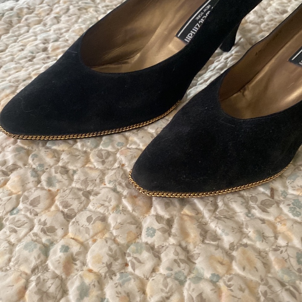 Vintage Stuart Weitzman • Black Heels Detailed With Gold Chains 🖤 - Picture 6 of 8
